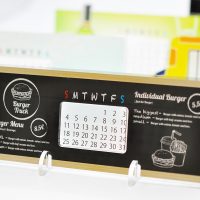 【アクリル製の便利なカレンダー!】アクリル万年カレンダーの取り扱いを開始