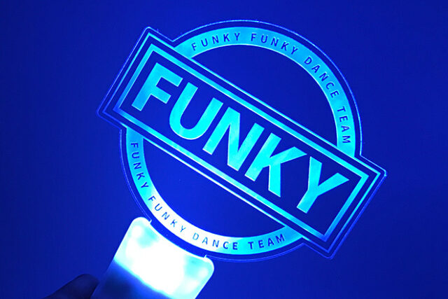 円と長方形のコントラストが映えるFUNKYなデザインのペンライト