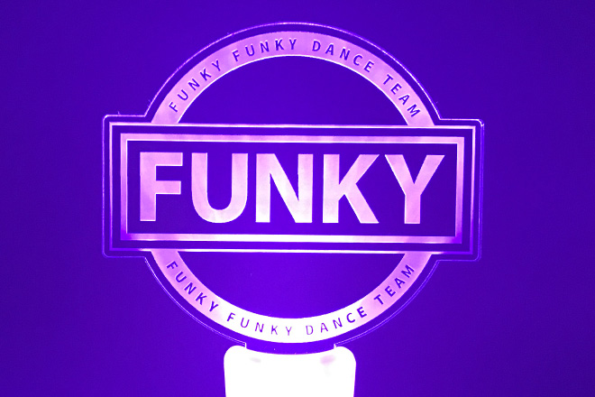 円と長方形のコントラストが映えるFUNKYなデザインのペンライト