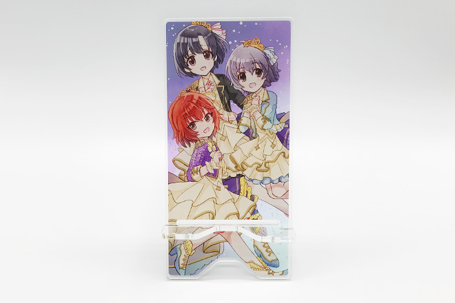 アイドル3人の魅力が存分に楽しめるスマホスタンド