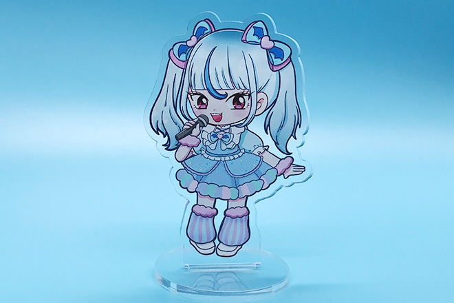 水色とピンクのドレスに包まれた歌姫のアクリルスタンド