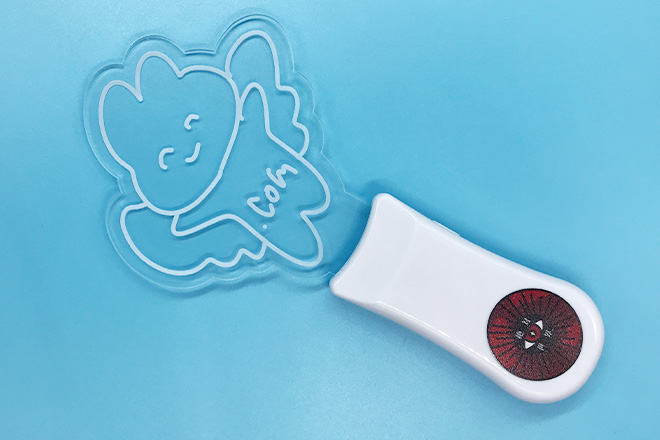 かわいいイラストが光るオリジナル型のアクリルペンライト