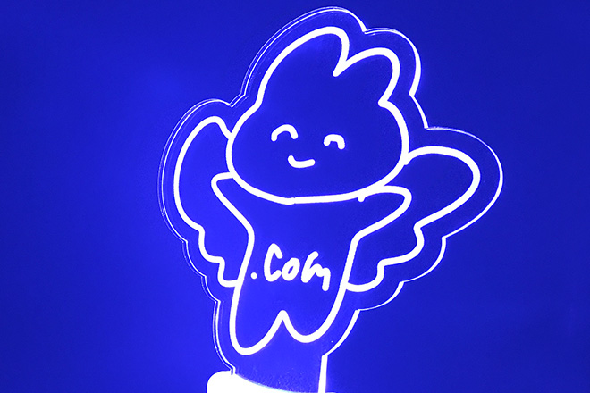 かわいいイラストが光るオリジナル型のアクリルペンライト