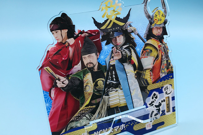 戦国気分を味わえる和風柄アクリルスマホスタンド