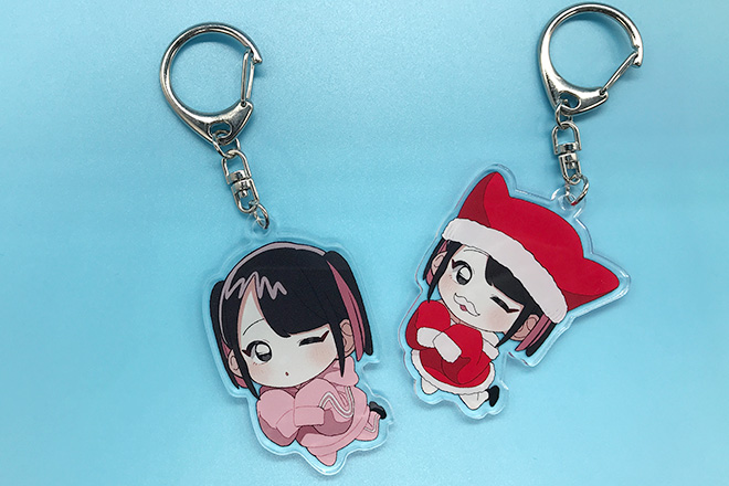 ピンクジャージとサンタ衣装がかわいいアクリルキーホルダー