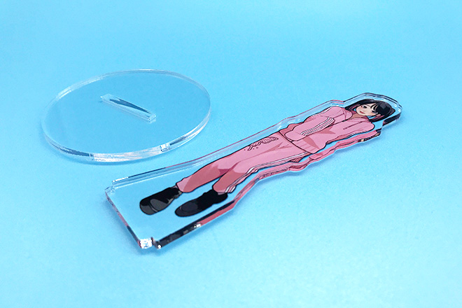 上目遣いの女の子がかわいいアクリルスタンド