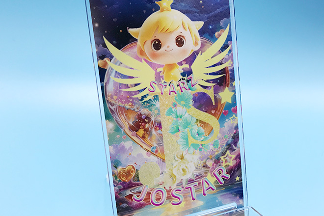 異空間に輝くちびキャラのアクリルスマホスタンド