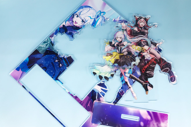 華やかな衣装の二人が舞うアクリルスタンド（プレートタイプ）