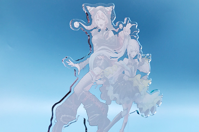 華やかな衣装の二人が舞うアクリルスタンド(プレートタイプ)