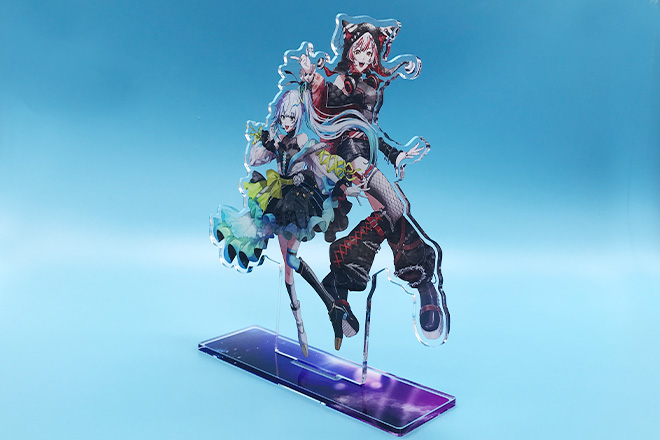 華やかな衣装の二人が舞うアクリルスタンド（プレートタイプ）