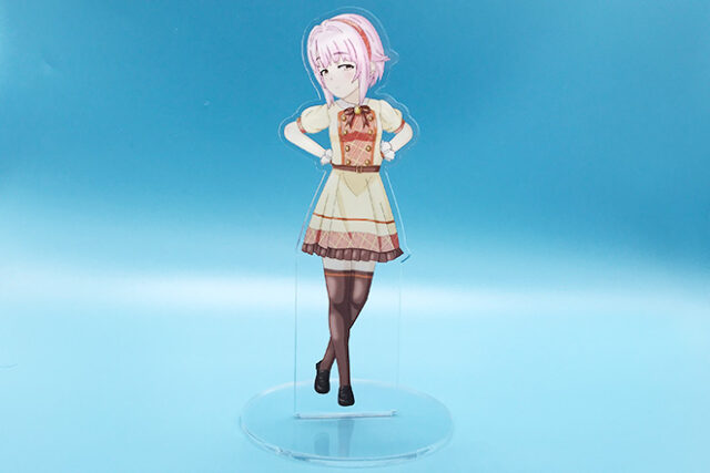 女の子の流し目ポーズが絵になるアクリルスタンド