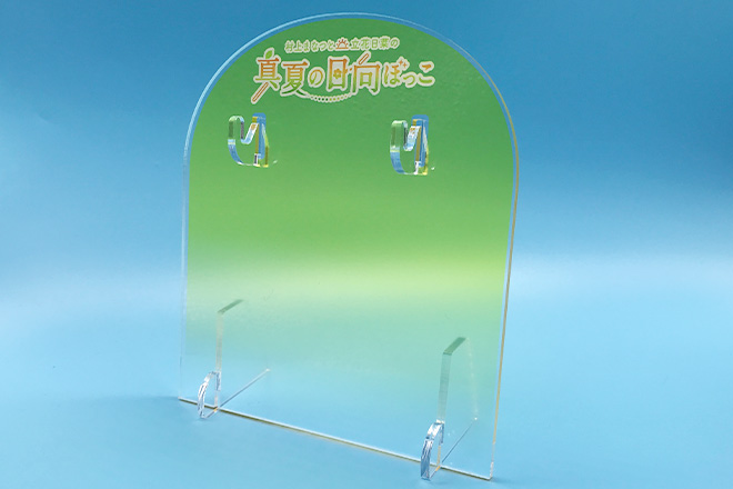 半透明のイエローが優しく彩るアクリルフックスタンド