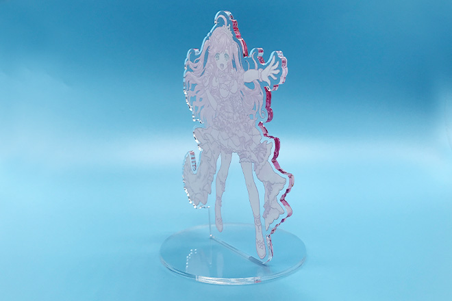 笑顔あふれるピンクドレスの歌姫アクリルスタンド