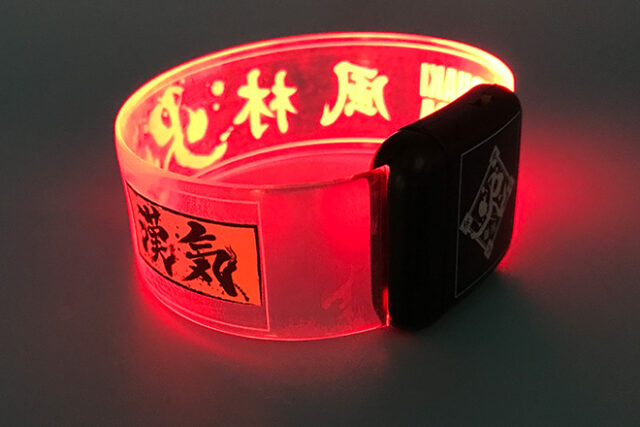 燃え上がる赤が風林火山を引き立てるTPUライトバングル