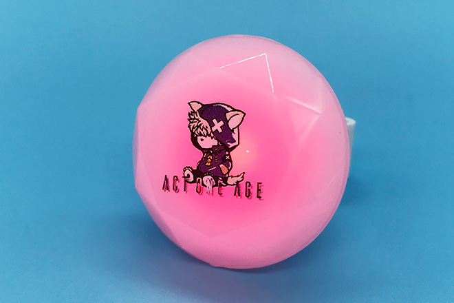 ブルーパーカーのキャラがカラフルに輝くリングライト