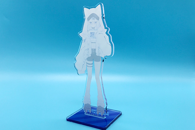 青と白が爽やかに調和するアクリルスタンド(プレートタイプ)