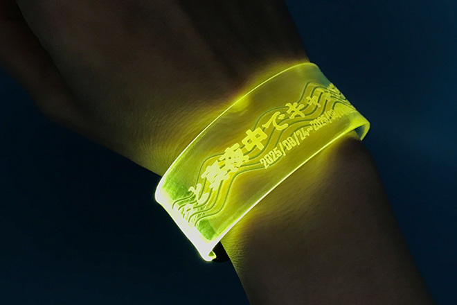 西伊豆の波模様が黄色に輝くTPUライトバングル