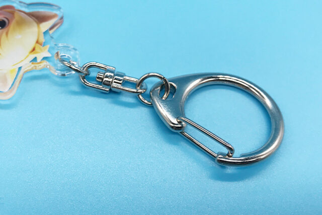 丸いフォルムと無邪気なキャラの瞳が輝くキーホルダー