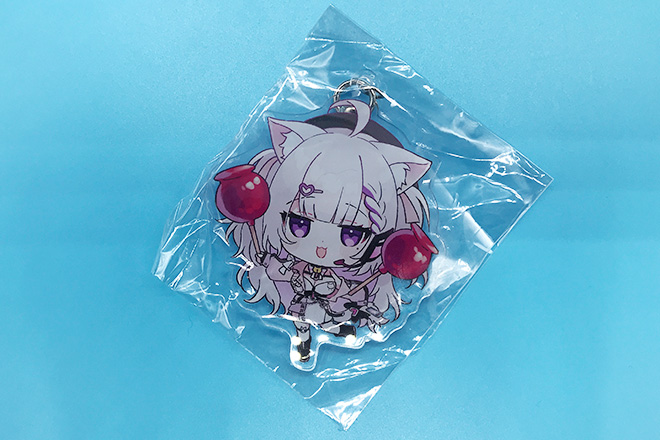 りんごアメを持つ猫耳キャラのアクリルキーホルダー