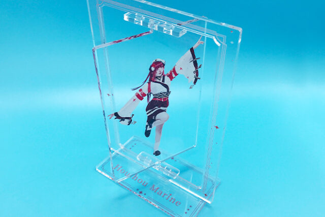 優美な女性が軽やかに回る回転アクスタ