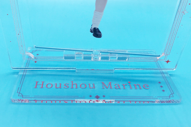 優美な女性が軽やかに回る回転アクスタ