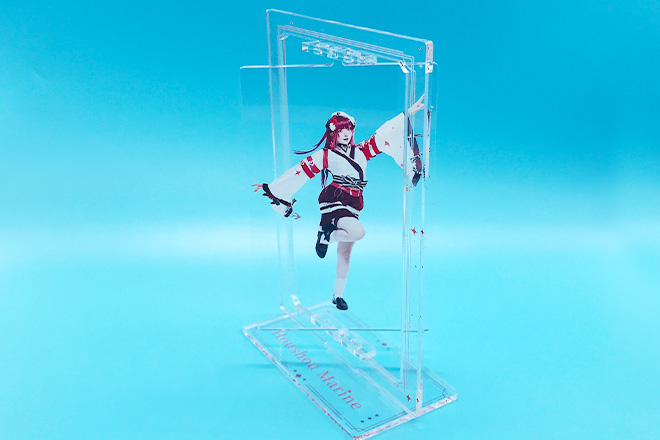 優美な女性が軽やかに回る回転アクスタ