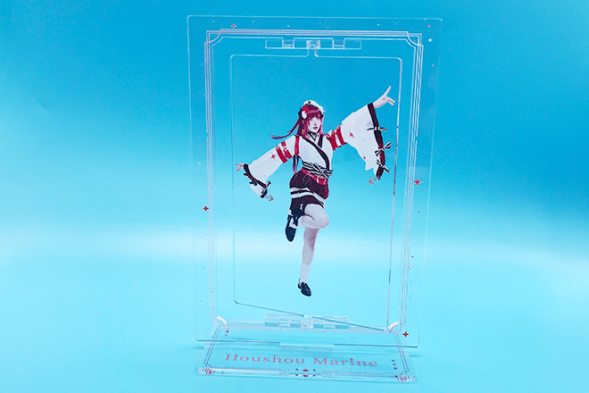 優美な女性が軽やかに回る回転アクスタ