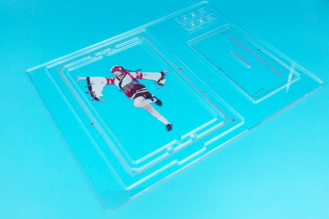 優美な女性が軽やかに回る回転アクスタ