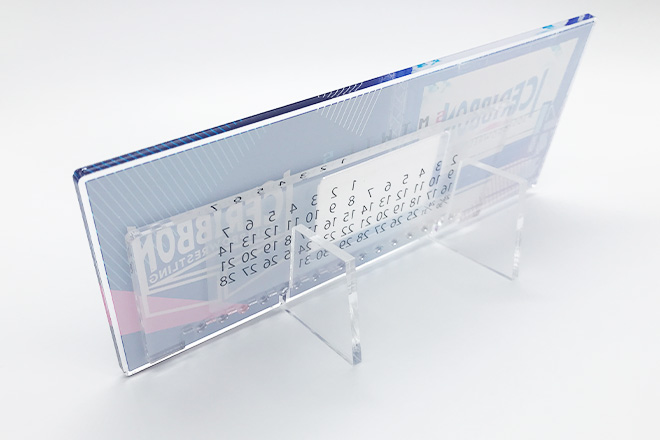 プロレスリングをモチーフにした幾何学デザインのアクリル万年カレンダー