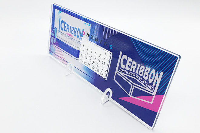 プロレスリングをモチーフにした幾何学デザインのアクリル万年カレンダー