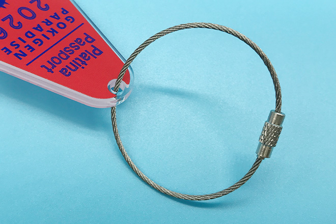 馬のシルエットとビビッドな配色が印象的なアクリルモーテルキー