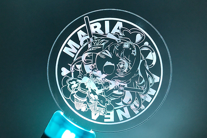 躍動感のあるキャラクターが輝くペンライト