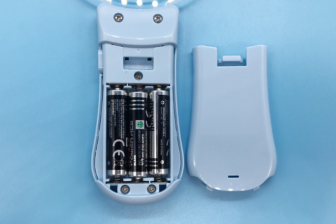 躍動感のあるキャラクターが輝くペンライト