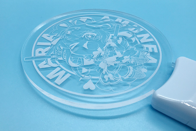 躍動感のあるキャラクターが輝くペンライト