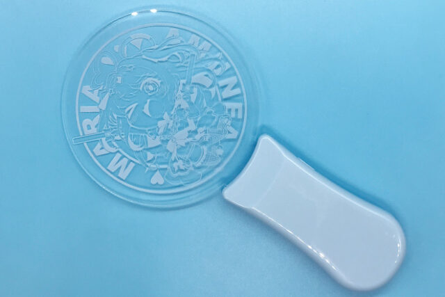 躍動感のあるキャラクターが輝くペンライト