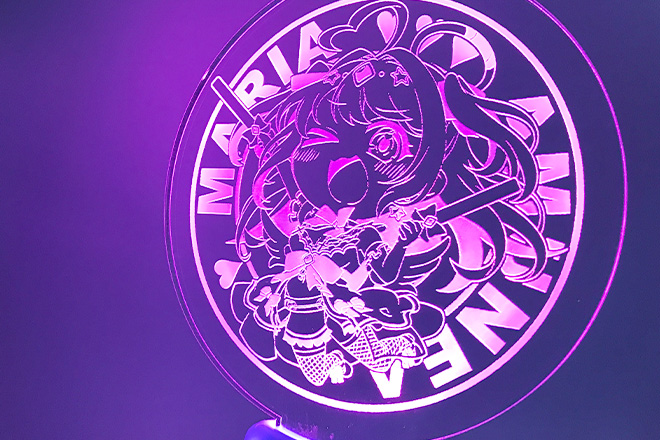 躍動感のあるキャラクターが輝くペンライト