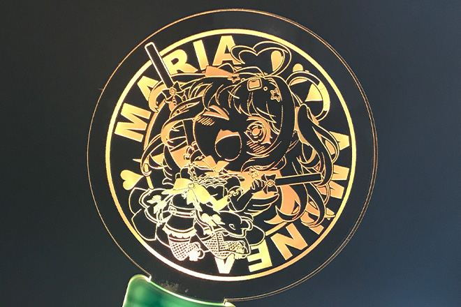 躍動感のあるキャラクターが輝くペンライト