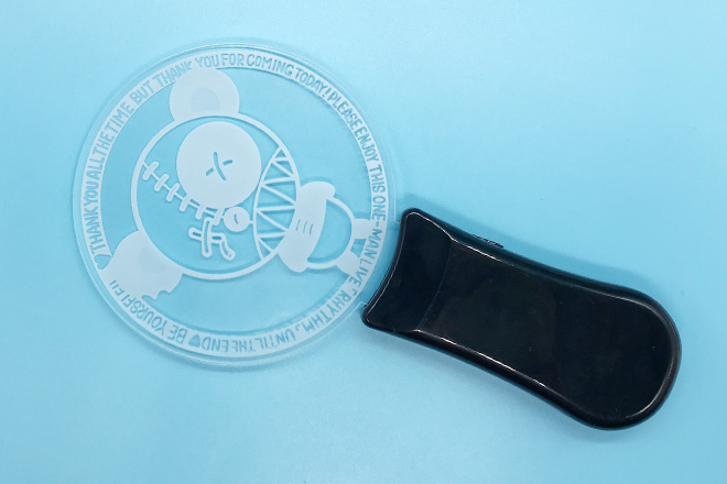 丸形のデザインを楽しむレーザー彫刻ペンライト