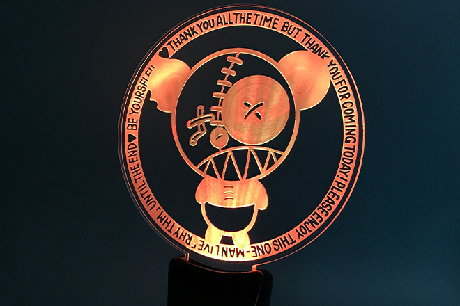 丸形のデザインを楽しむレーザー彫刻ペンライト