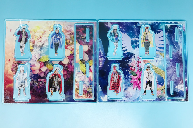 豪華衣装の男性を描いたアクリルスタンド（プレートタイプ）