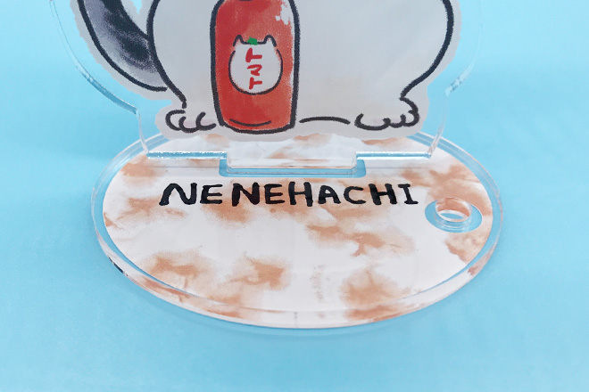 招き猫に癒やされるアクリルペンスタンド