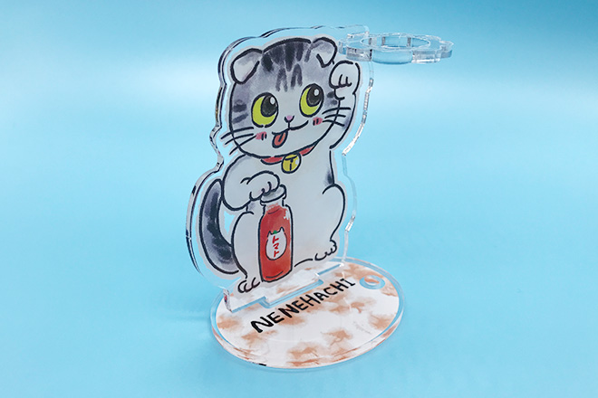 招き猫に癒やされるアクリルペンスタンド
