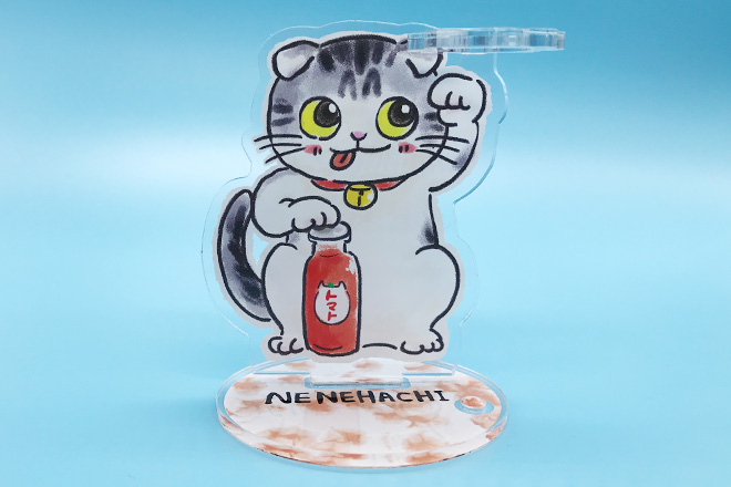 招き猫に癒やされるアクリルペンスタンド