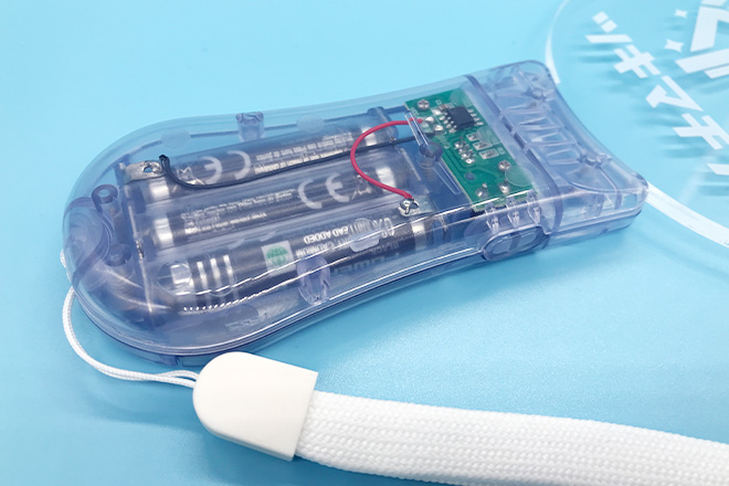 レーザー彫刻が際立つ透明グリップのペンライト