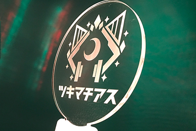 レーザー彫刻が際立つ透明グリップのペンライト