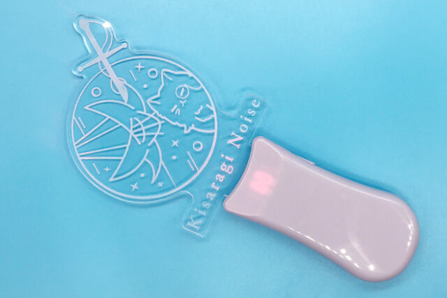 光を美しく映すラインが際立つアクリルペンライト