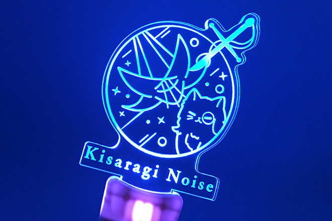 光を美しく映すラインが際立つアクリルペンライト