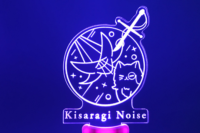 光を美しく映すラインが際立つアクリルペンライト