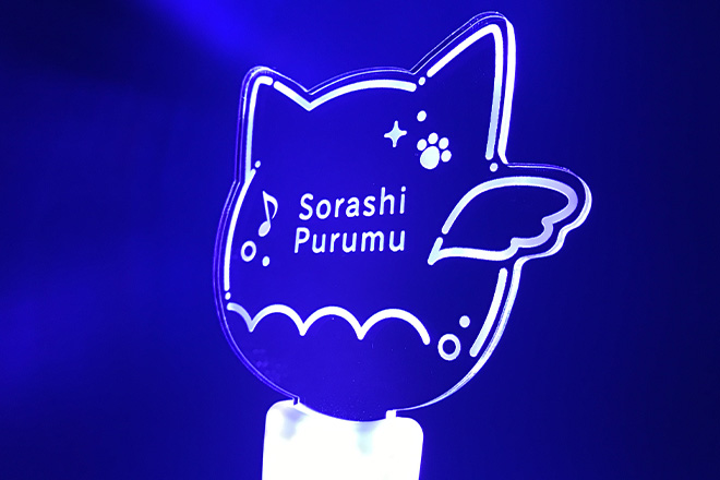 動物シルエットとやさしいラインが光を彩るペンライト