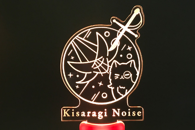 光を美しく映すラインが際立つアクリルペンライト